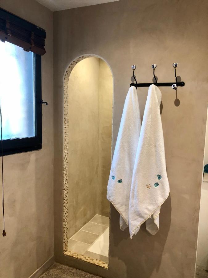Longo Mai Bed & Breakfast Sillans la Cascade Bagian luar foto