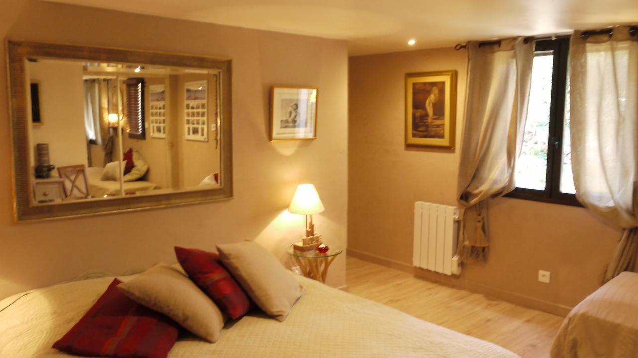 Longo Mai Bed & Breakfast Sillans la Cascade Bagian luar foto