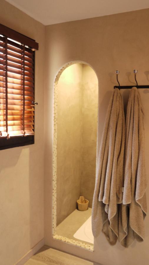 Longo Mai Bed & Breakfast Sillans la Cascade Bagian luar foto