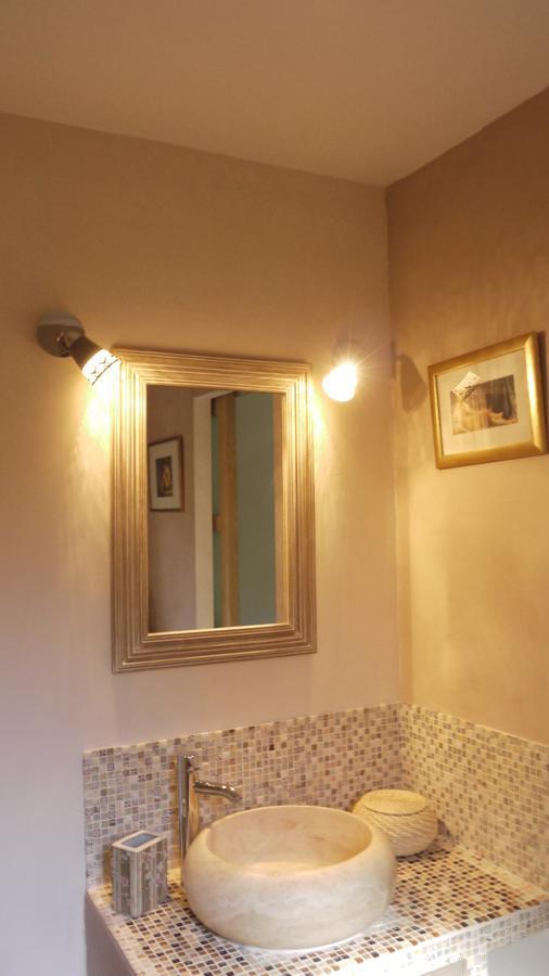 Longo Mai Bed & Breakfast Sillans la Cascade Bagian luar foto