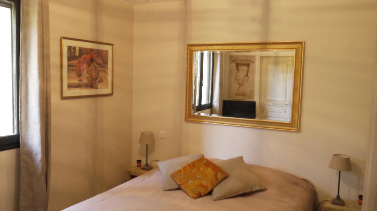 Longo Mai Bed & Breakfast Sillans la Cascade Bagian luar foto